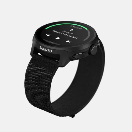 suunto-run-all-black-perspective-top-quarter-